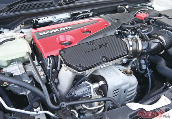 330ps/42.8kgmを絞り出すタイプR専用のK20C型直4DOHCターボ。強烈なパワーを味わえるユニットだ