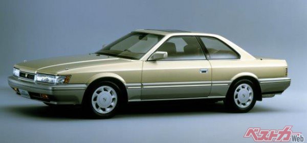 1986年に登場した2代目レパード。ドラマ「あぶない刑事」の劇中車として使われた。その影響で、絶版したのちも人気を博している