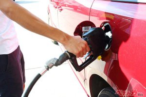 実は4割弱しかないセルフスタンド!!　店員が給油するスタンドよりどんだけ安いのか？