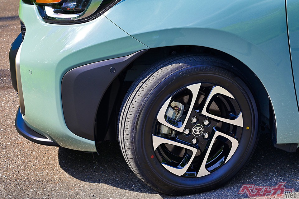 ミニバンも足元は大事。専用のホイールが備わる