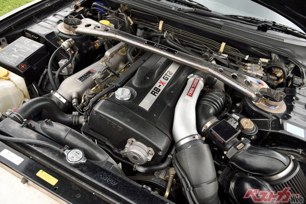 心臓部はRB26DETTエンジンをベースにしたNISMOのスペシャルエンジン「RB-X GT2」へと進化。400ps、47.8kgmを絞り出す
