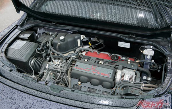 リパワーユニットは3LのC30A型V型6気筒DOHC-VTECだ。8000回転まで軽やかに回り、ターボに頼ることなく280psを達成。排ガス性能も世界最高レベルにあった