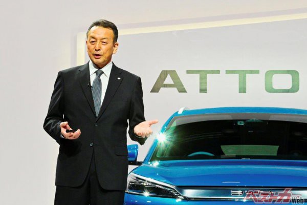 BYD Auto Japanは販売方法としてディーラー網の構築を計画しているという。短期間でのブランド認知にはリアル店舗は効果的だ。日本のビジネスを知り尽くした東福寺社長（写真）あってこその戦略だろう