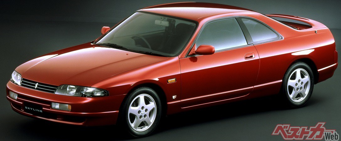 1993年に登場した9代目R33スカイラインGTS25tタイプM。リニアチャージコンセプト採用で最高出力は2.5Lターボでも250psと控えめに（5MT車、4AT車は235ps）