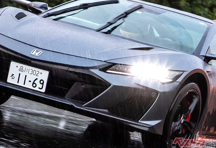 雨の中のNSX対コルベット ゼロヨン敢行!! 両車500馬力超のモンスター 対決の行方は……!?