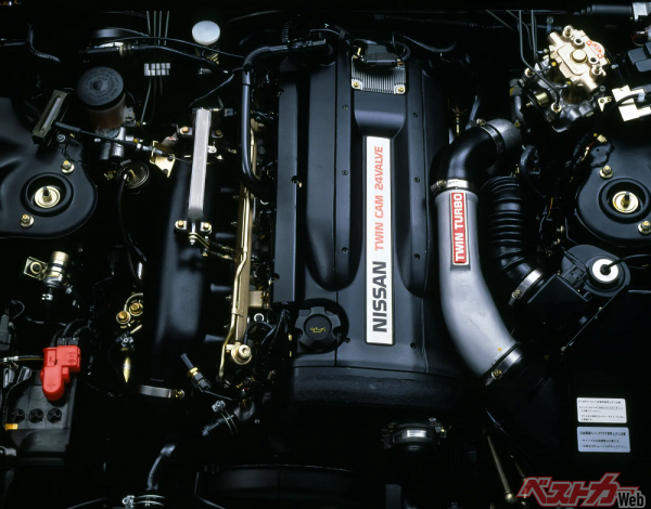 R32スカイラインGT-Rのエンジンルーム。「平成」を代表する名エンジン、RB26DETT
