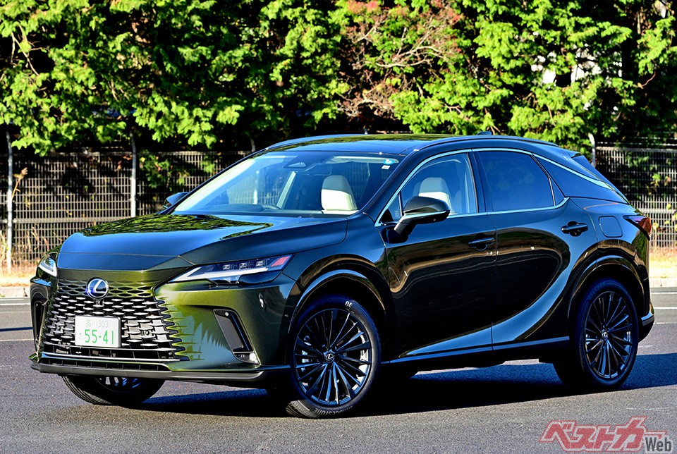 RX450h+はPHEVの4WD。バージョンLワングレードとなる