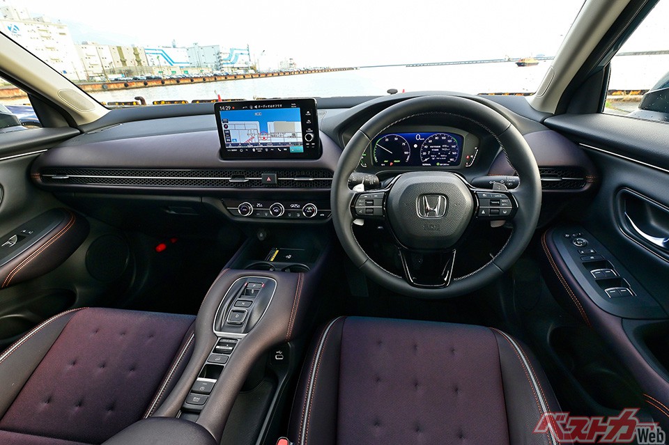 直線基調のインパネは前方視界に優れる