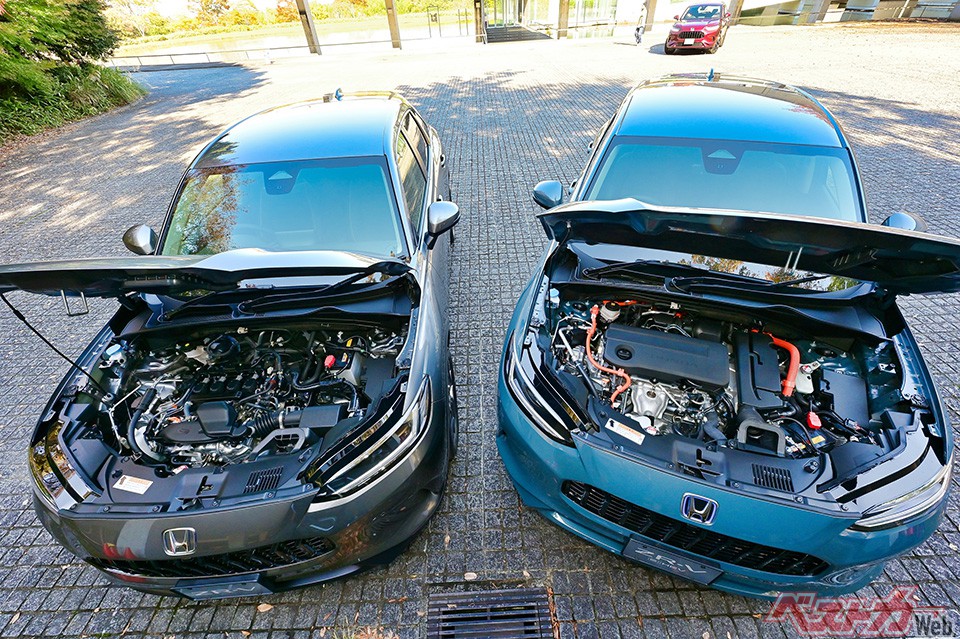 2L直噴エンジンで184ps/32.1kgmを発揮するモーターで駆動するe:HEV(右)と、178ps/24.5kgmの1.5Lターボ(左)のパワートレーンを設定