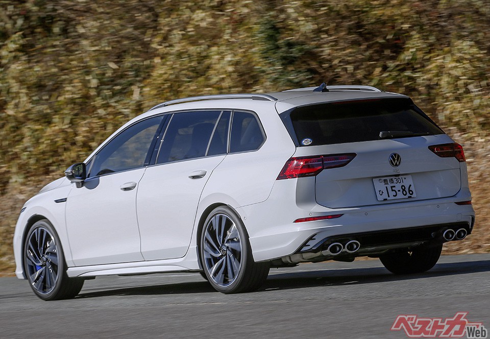 R専用の片側2本、左右4本出しのマフラーが精悍