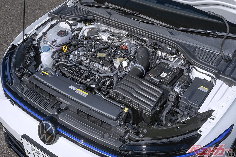 2L、直4DOHCターボはエボ4に進化し、320ps/42.8kgm