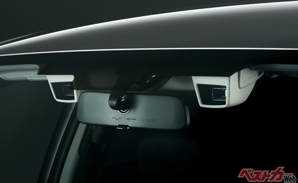 衝突被害軽減ブレーキが当たり前になったことで衝突事故件数も減っている。積立金が減っているのは、国の一般会計に回してしまったからというのが理由だ