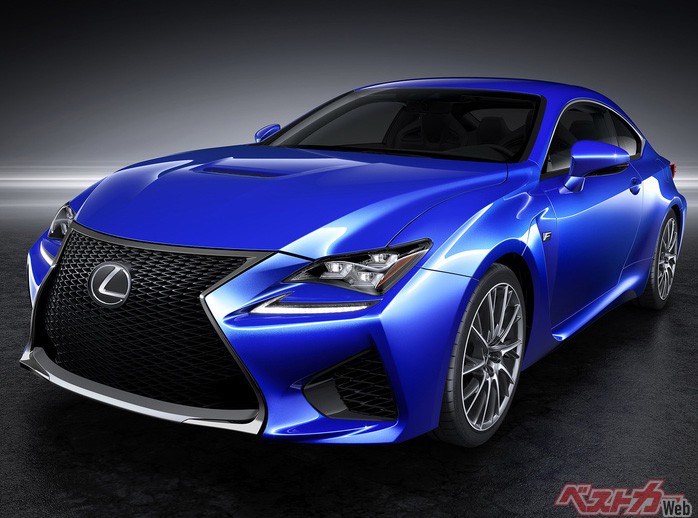 レクサスRC F(2014年登場・5L・V8)。流通台数は意外と多く、中古価格の幅が広め