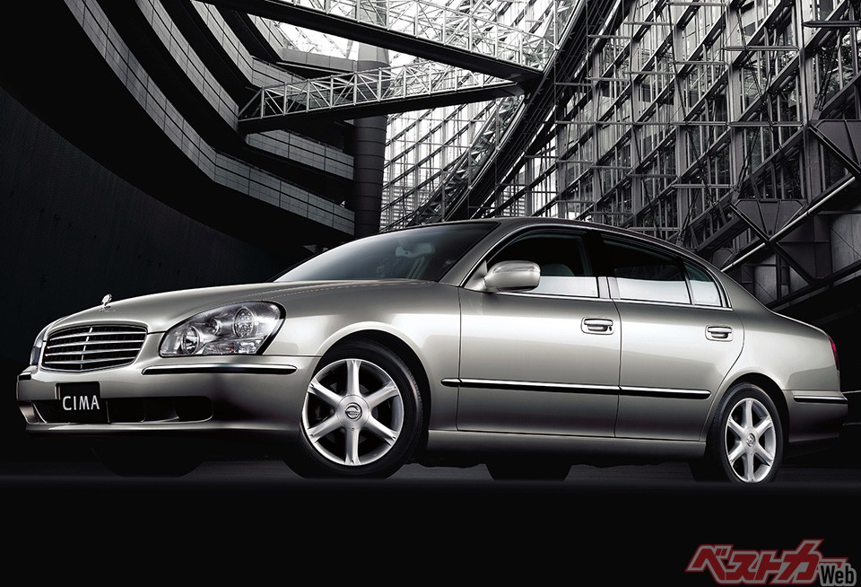 日産 シーマ(4代目/2001年登場・4.5L・V8)。直噴エンジンではない後期型のほうがお薦め