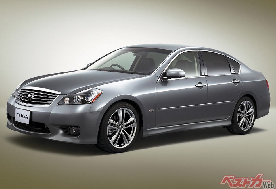 日産 フーガ(初代/2005年登場・4.5L・V8)。フーガに4.5L V8を押し込んだ高性能版の450GT