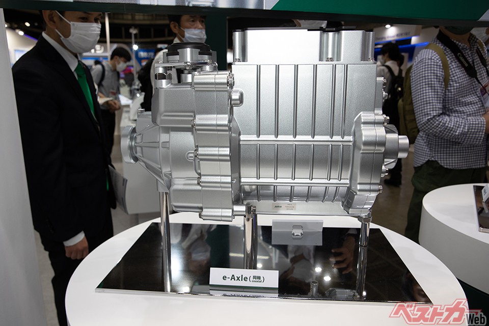今年5月に開催された「人とクルマのテクノロジー展」でジヤトコが出展したeAxleの展示