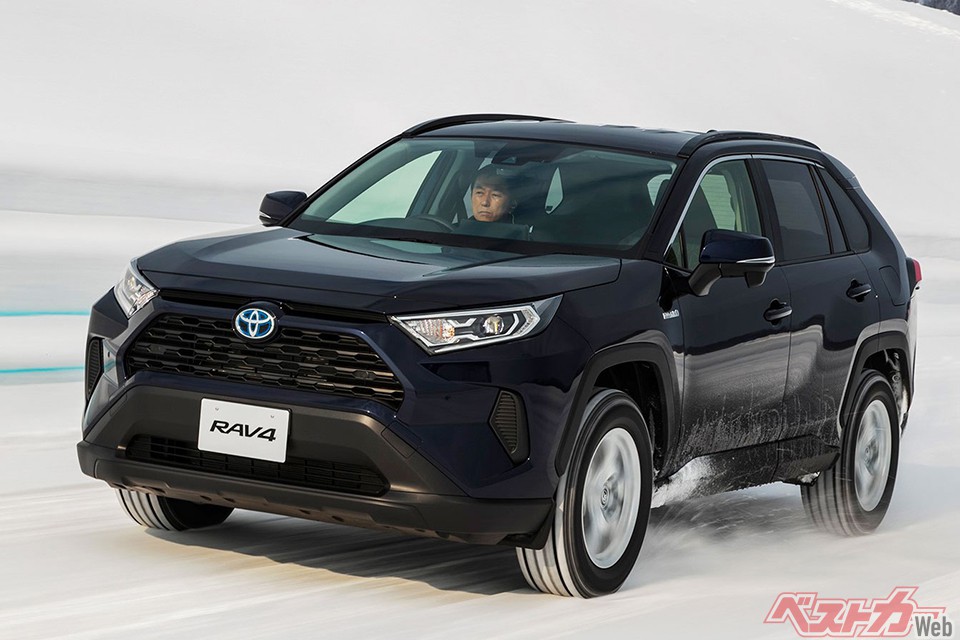 ユニット自体のコストの都合もあり、E-Fourアドバンスは「性能重視」、E-Fourは「普及重視」と言える