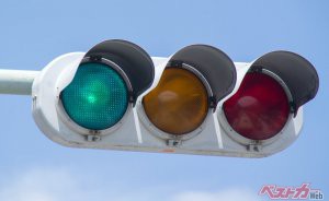 黄信号は「注意して進め」…？　そんなわけないでしょ!!! では黄信号点滅は？　誤解されやすい信号機のルール