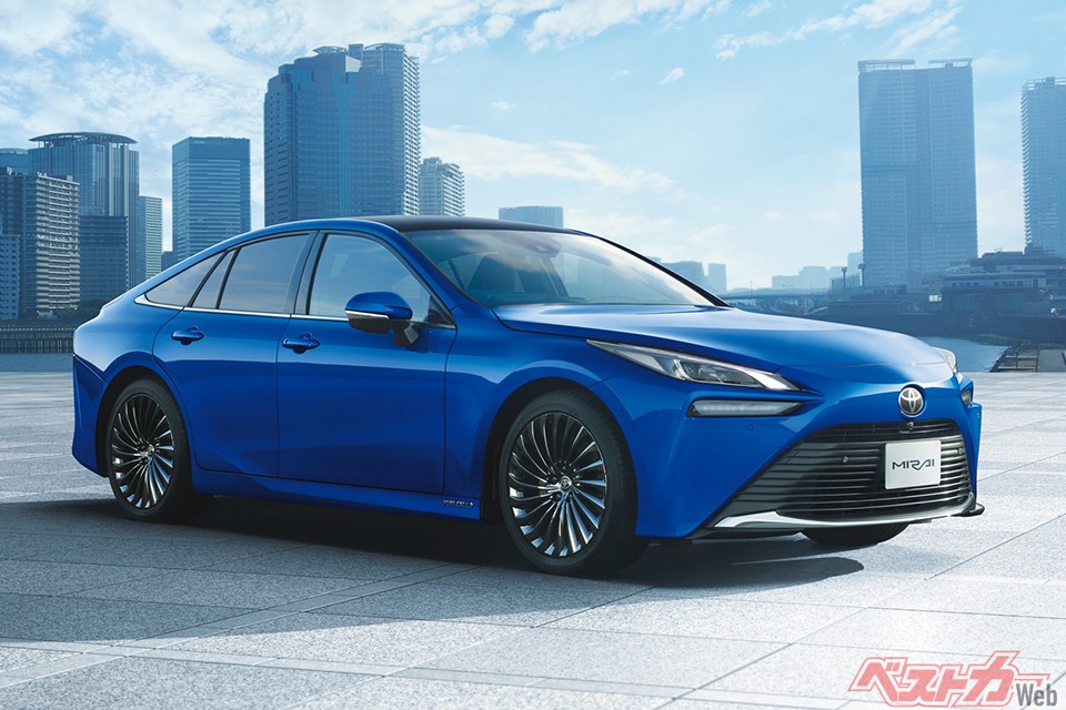 トヨタ MIRAI。運転支援技術である「アドバンストドライブ」に他車の死角領域に配慮して走行する機能を追加した