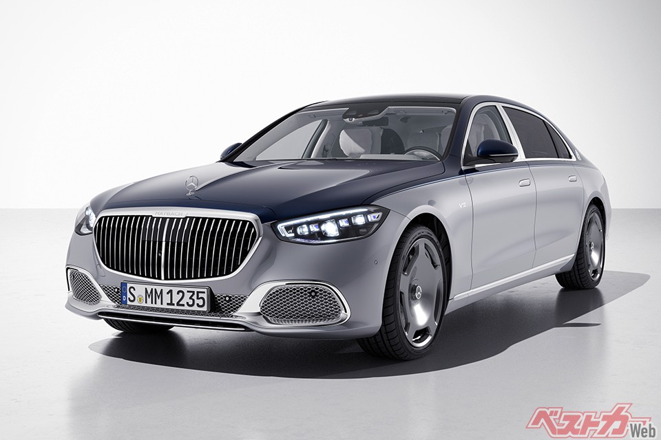 ボディカラーは限定車専用色となるハイテックシルバーとノーティックブルーのツートーン