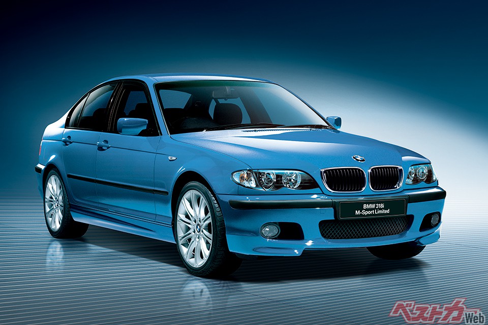 もはや状態のいいタマを見つけるのは難しくなっているE46。全幅1740mmのサイズ感は今となっては貴重