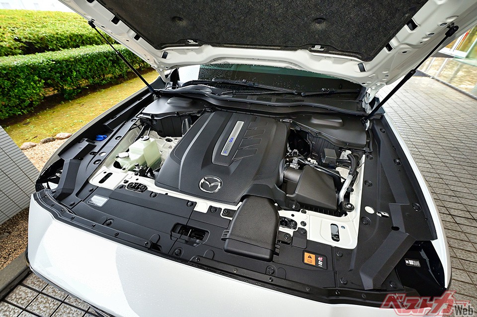 2.5L、直4(188ps/25.5kgm)+モーター(175ps/27.5kgm)のPHEVで、バッテリーは17.8kWh