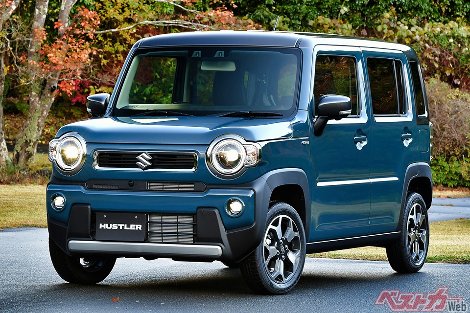 スズキ ハスラー。スズキの遊び心を具現化したクルマで、初代よりもタフギア感を強めたエクステリアデザインも好評。全モデルMハイブリッド(138万7100~177万3200円)