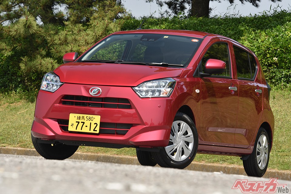 ダイハツ ミライース。2017年デビューのため古さは隠せないが、エクステリアは新鮮さを失っていない(88万200~137万2800円)