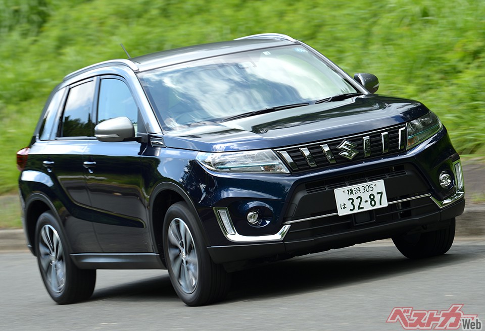 2022年4月にハイブリッドを搭載して復活したスズキ エスクードだが、販売は今ひとつ伸びていないようで……。価格は297万円