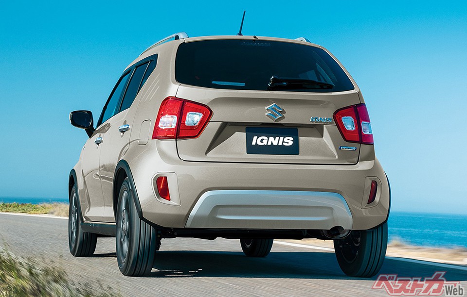 2021年9月の改良で、2グレードにアンダーカバー風バンパーなどを採用。価格は161万1500円~。イグニスは後ろ姿もカッコいい