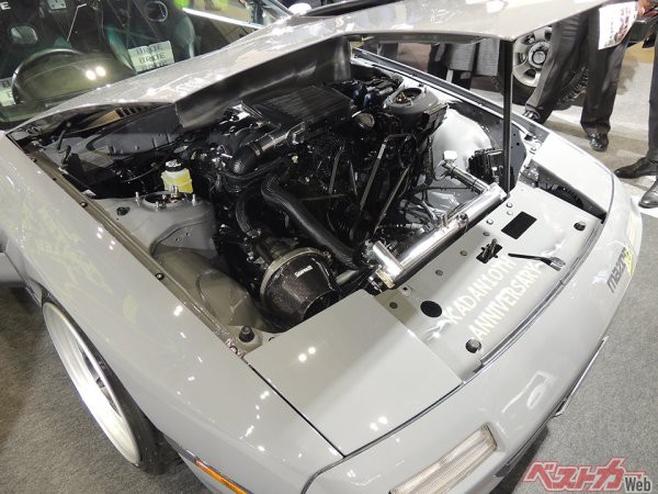 宮城県仙台市の花壇自動車大学校の学生たちが再生のベース車両に選んだマツダ サバンナRX-7（FC3S）。その心臓部はもちろんロータリーエンジン！