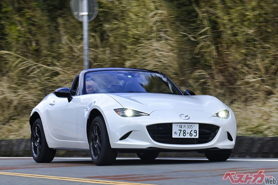 マツダ ロードスター。安くて納期も早いのに夢がタップリ。飛ばさなくても気持ちイイので免許も安心
