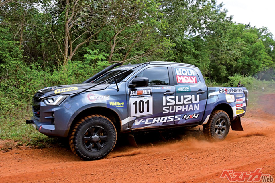 いすゞのピックアップトラック、D-MAX。広範囲に改造の手が入っているのかパワーがあり、トライトンもかなり苦しめられたという