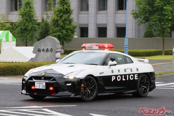 栃木県警にはR35GT-Rのパトカーが存在する。これは寄贈によって導入されたものだ