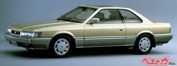 ゴールドツートンの日産・レパード(F31前期)