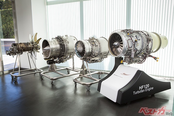 Hondaが自社で開発し、進化させてきた歴代の航空エンジン。右手前が現行の「HF120」