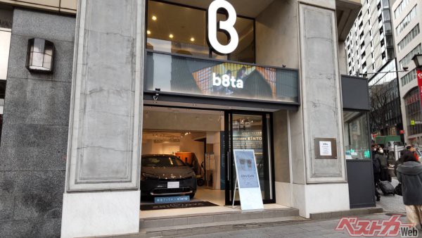 渋谷の体験型店舗、「b8ta（ベータ）Tokyo-Shibuya」にKINTO専売の新型プリウスUグレードがひょっこり現れた！