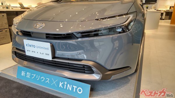 KINTO専売の新型プリウス「U」グレードが渋谷で展示中！　アップグレードレディ設計の真髄が見える!