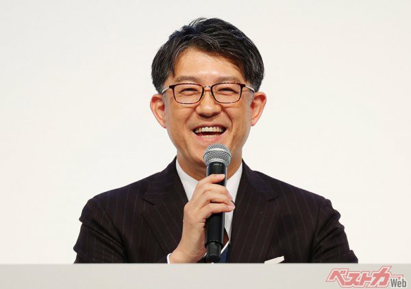 トヨタの豊田章男社長から、バトンを渡され、2023年4月より社長に就任予定の佐藤恒治氏。トヨタを【クルマ屋】から【モビリティカンパニー】へ生まれ変わらせる役目を背負う。エンジニア出身