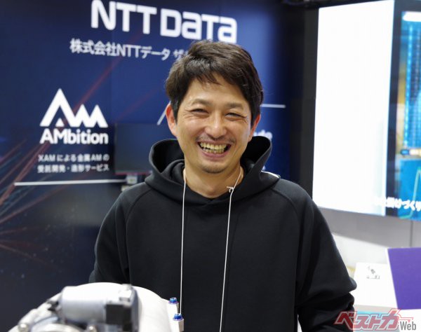 NTTデータザムテクノロジーズのCTO（技術部門のトップ）である酒井仁史氏に話を伺った。20台ほどのバイクを所有するマニアで、モトクロスレースも嗜む