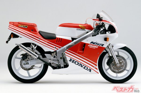 カワサキの空冷Z、ホンダのCB750フォアといった絶版車は市販品でも走行に必要なパーツが多く出回っているが、NSR250Rなどの2ストローク車は部品が厳しい