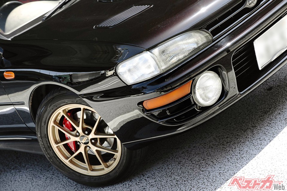 パッと見は新車と見紛う美しさに。20年以上青空駐車の場合、全塗装で得られる感動は凄まじい