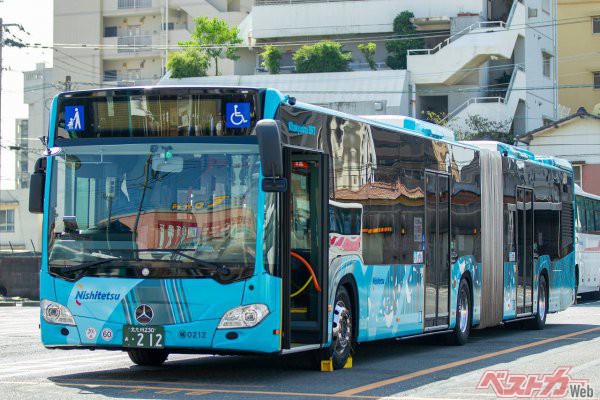 大量輸送が魅力の連接バス。東京オリンピックでも活躍した（J_News_photo@Adobestock）