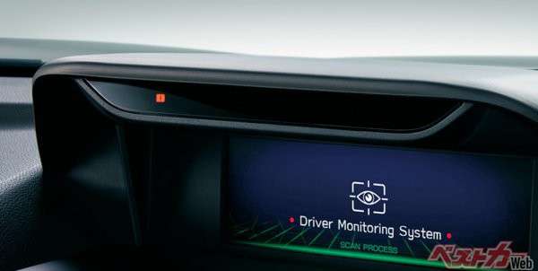 スバルのドライバーモニターカメラ。脇見や居眠り検知の外にも、シートポジションやドアミラー鏡面角度、ユーザーの平均燃費表示、ドライブモードセレクトなど、ユーザー情報に連動した機能も備わる