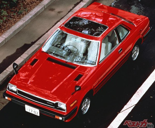 日本初の電動サンルーフを搭載した1978年デビューのホンダ「プレリュード」。その後登場した2代目、3代目は、デートカーブームをけん引するモデルとして、若者から絶大な人気を獲得した