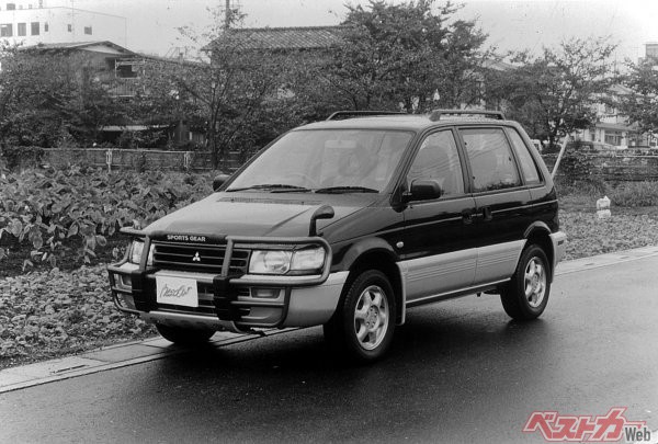 RVRスポーツギア。RVRはシャリオ/シャリオグランディスのショート版として登場。スーパースポーツギアの心臓はランエボにも積まれた名機4G63ターボだった