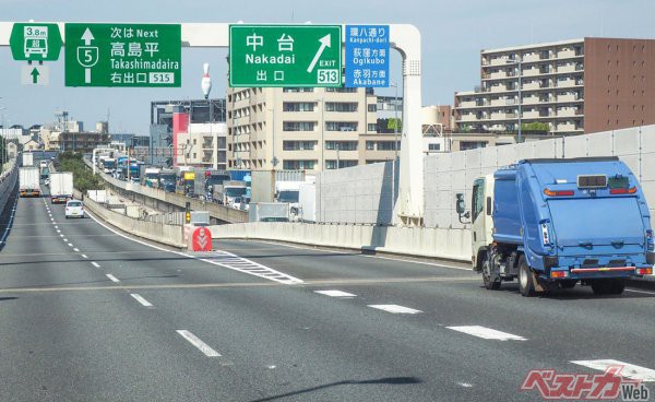 日本一複雑で怖い首都高はなぜ右側（追い越し車線側）に出入り口が多いのか？
