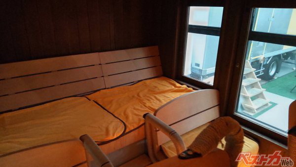 関東初上陸の「サバス」後部のサウナ室。本格的な木材を使用したシートで極上のサウナ体験を楽しめる