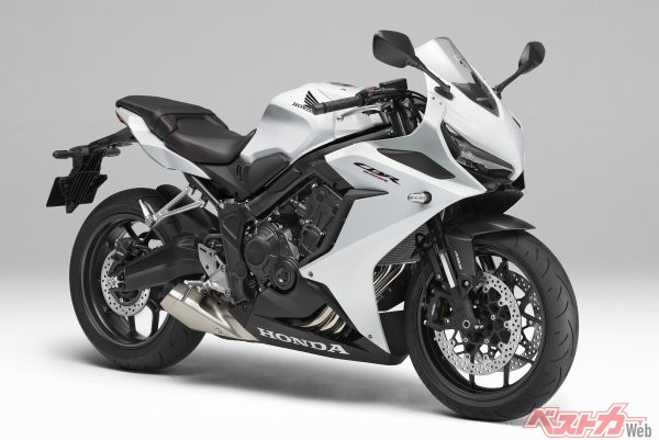 スポーツ走行からツーリングまで幅広く使えるCBR650R(写真)と兄弟車のCB650Rに電子クラッチが搭載される?