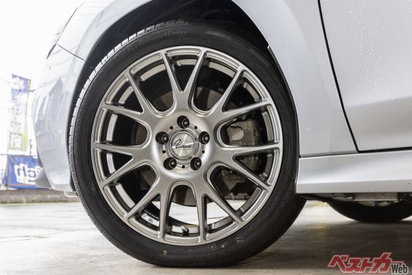 オートウェイが取り扱うアルミホイールは国土交通省が定めた品質と安全性を満たしたことを保証するJWL(製造メーカーの保証)とVIA(第3者機関の保証)両方の刻印があるから安心